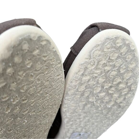 Toms Classic Slip On Canvas Shoe Canvas 6.5 (women’s) color: Ash grey/beige - Picture 7 of 12